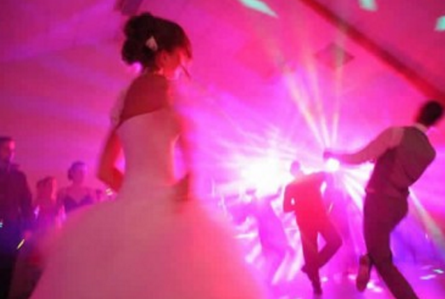 Un DJ anniversaire mariage soiree entreprise